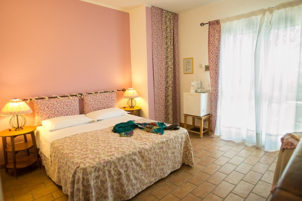 Le Raganelle Hotel Oneglia Exterior photo